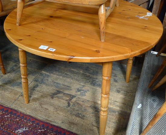 Circular extending pine table(-)